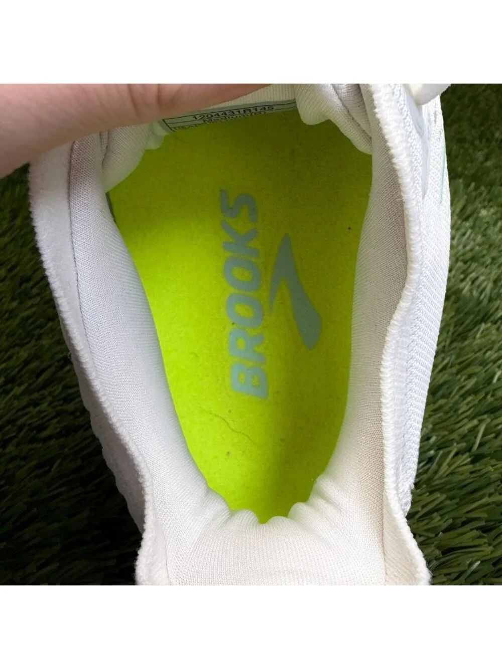 Brooks Adrenaline GTS 25 Womens Size 8 White Athletic Running Shoes Sneakers